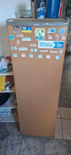 Geladeira antiga pra sair rapido