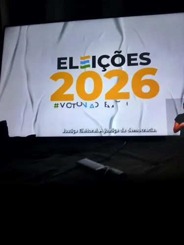 Vendo uma tv de led SMART 32