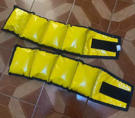 Caneleira de peso 3kg cada semi nova (2 unidades de 3kg cada)