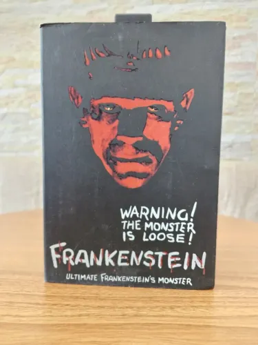 Action Figure Frankenstein's Monster Ultimate - NECA - Universal Monsters - Completo na Ca
