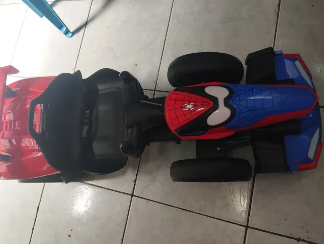 Kart elétrico do homem aranha