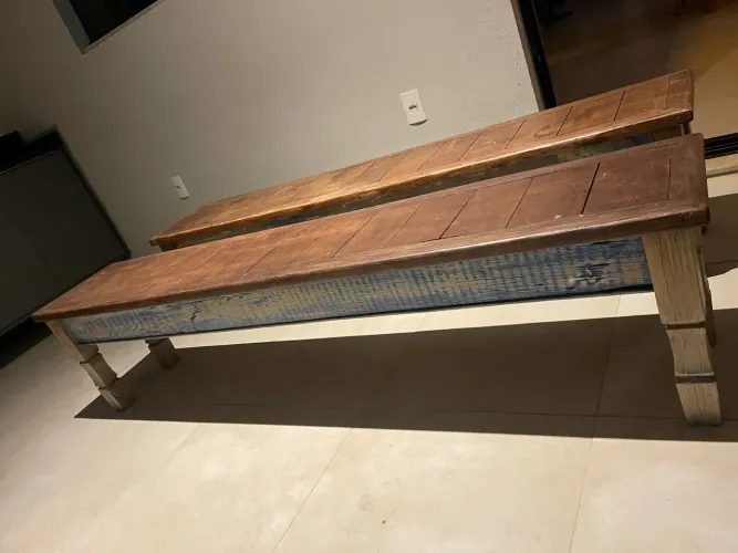 Bancos de madeira demolição