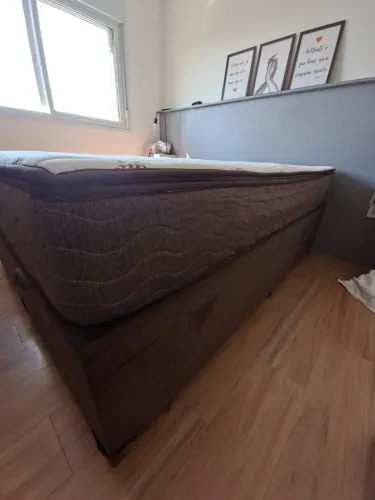 CAMA BOX COM COLCHÃO QUEEN