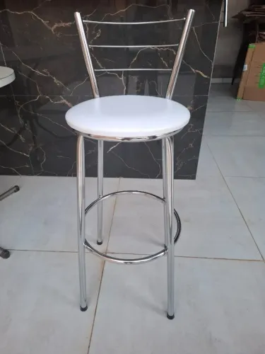 4 Banquetas brancas Lácio Cromada Itagold R$ 120,00 (cada)