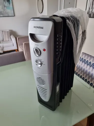 Aquecedor de Ambiente Mondial A-06 A Óleo Preto e Prata 1500W 127V