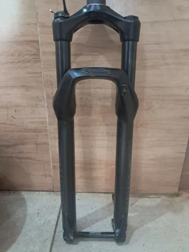 Suspensão Rock Shox Recon Boost