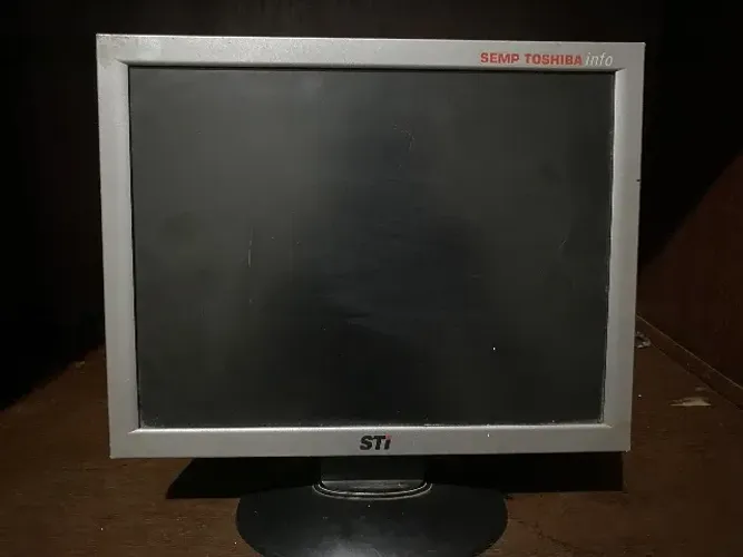 MONITOR SEMP TOSHIBA
