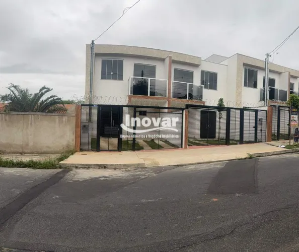 Casa 3 Quartos com Suíte, Varanda e Área Externa no Letícia BH