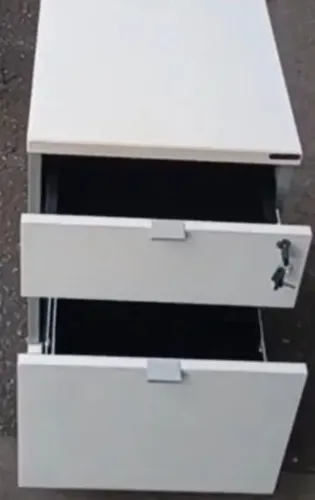 Gaveteiro branco com rodinhas em ótimo estado.
