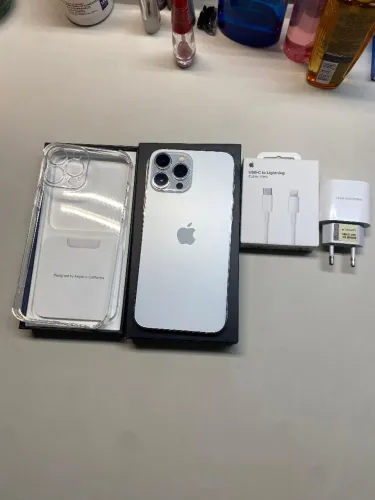 ? iPhone 13 Pro Max 256GB ? Dourado