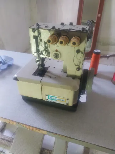 Máquina de costurar malha galoneira semi industrial Bracob BC 2600-3