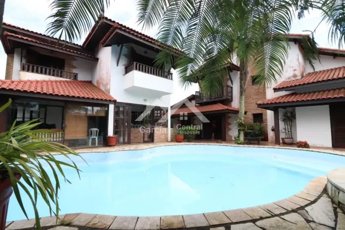Casa com piscina á venda em Peruíbe REF: 6971