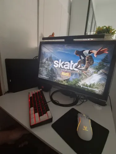 Vende-se ps4 com monitor 