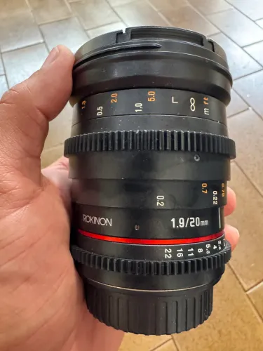 Lente Rokinon 20mm 1.9f