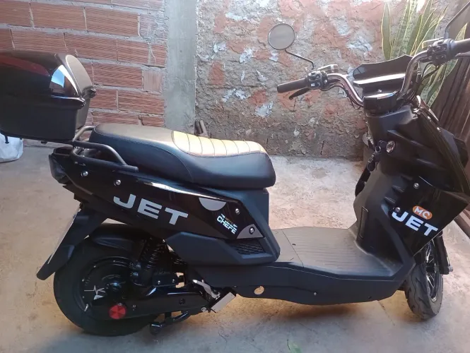 Scooter elétrica pouco usada, 2025 com chave reserva e alarme