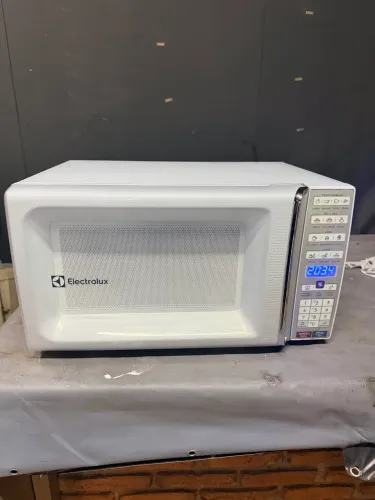 Microondas Electrolux 127v Funcionando tudo perfeitamente garantia de 3 mês