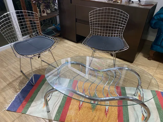 Mesa e duas cadeiras de inox