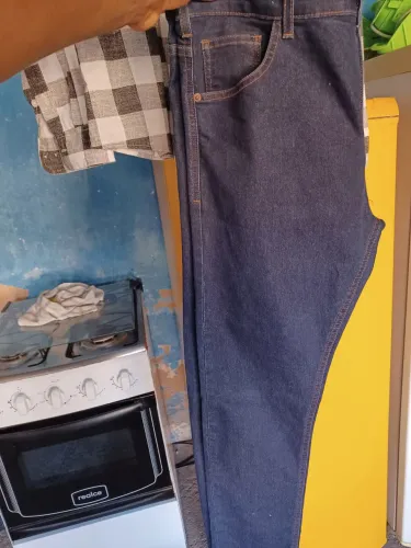 Calça e camisa usada uma vez