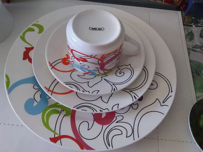 Conjunto de16 louças de cerâmica Camicado 