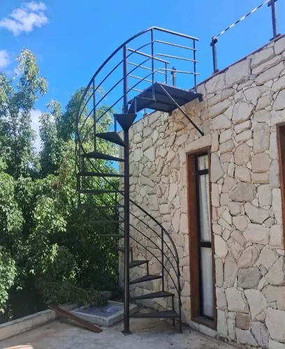 Escadas de ferro caracol e reta pronta entrega