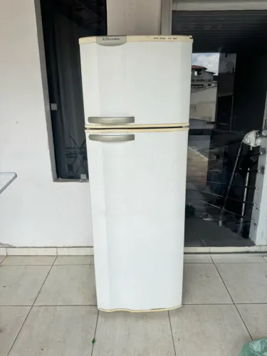 2 Geladeiras + 1 Tanquinho para Conserto ou Peças | R$ 250 os 3