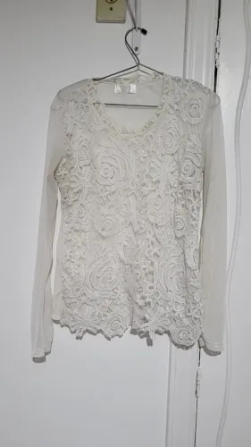 Blusa branca G,linda com detalhes