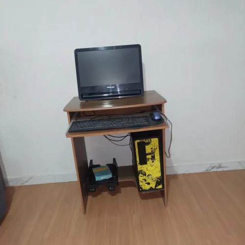Mesa, escrivaninha de computador
