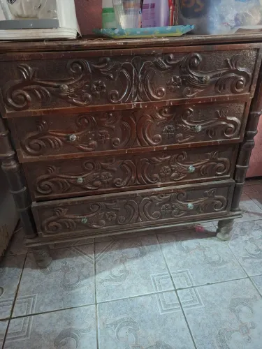 Comoda antiga. Precisando de reforma
