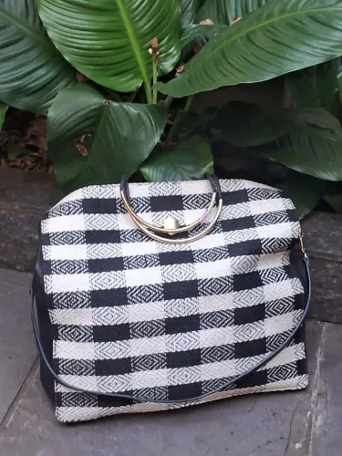 Bolsa Osklen. Couro.