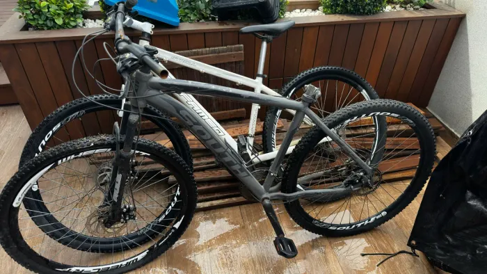 Bicicletas para retirada de peças ou conserto