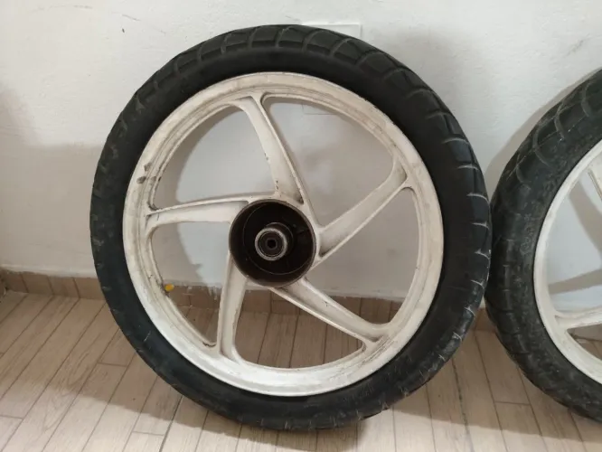 Pneu e aro 17 de 50cc