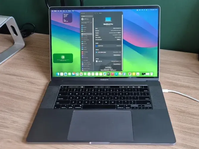 MacBook Pro 16,1 (2019), i9, 16GB RAM, 1TB SSD