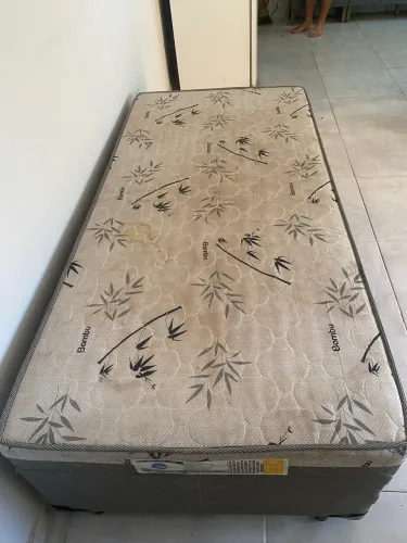 Vendo cama box solteiro com baú