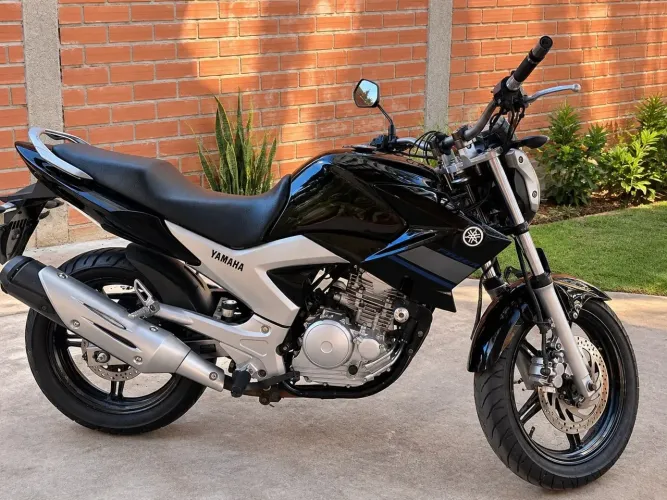 vendo fazer 250 moto muito conservada