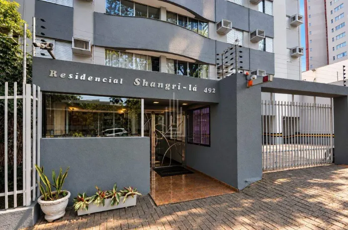 Apartamento à venda no Edifício Shangrilá em Foz do Iguaçu-PR