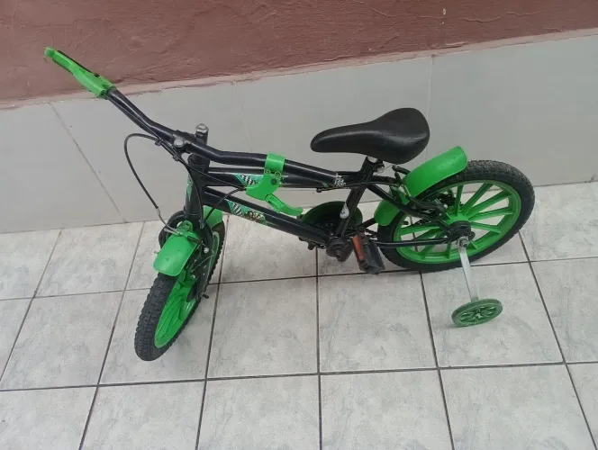 Vende-se bicicleta infantil menino