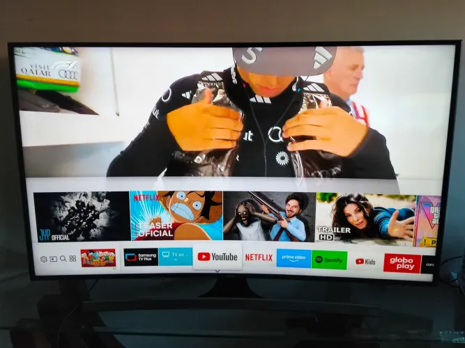 Smart TV Samsung 55 polegadas, tela curva 