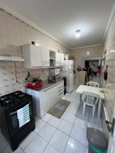 Casa Ampla no Bairro Industrial à Venda com 5/4, 3 Banheiros e 2 Garagens