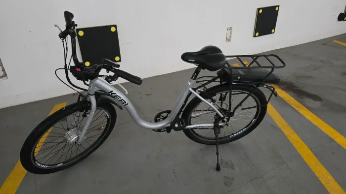 Bicicleta elétrica da marca kebi bateria com a saúde boa aceito proposta