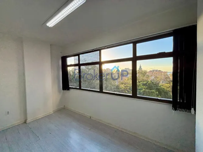 Sala em Centro Histórico - Porto Alegre, RS