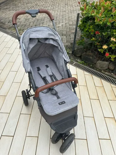 Carrinho Bebê ABC design conservado 