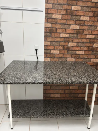 Mesa de Pedra em perfeito estado