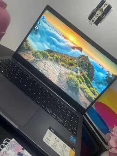 Vende-se notebook, valor a negociar.