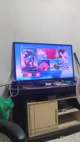Vendo tv 46 polegadas Philips com listra