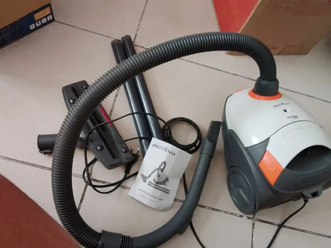 Aspirador de pó Britânia 