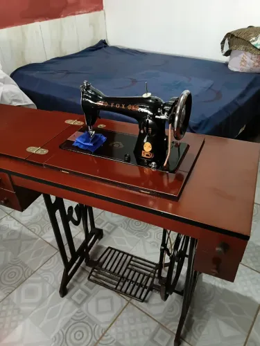 Maquina de costura conservada boa