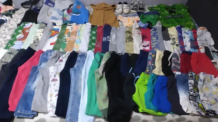 Lote de roupas de menino tamanho 3 anos com 65 peças