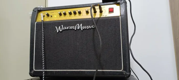 Amplificador de guitarra warm music gt208 com footswitch