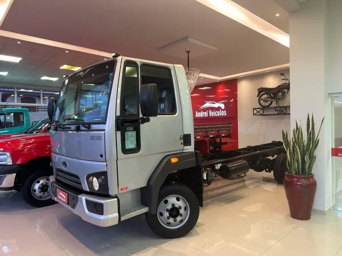 CARGO 816 S COMPLETO RARIDADE APENAS 5.000 KM PRATA 2017/2018