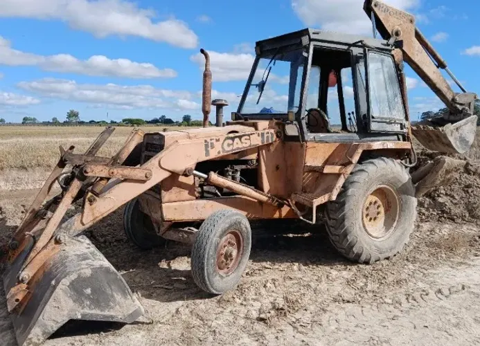 Retroescavadeira New Holland Case 580H